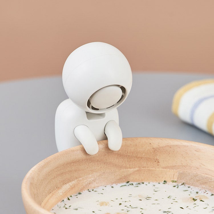 Compact fan-headed YU-REI helper for cooling hot food and drinks