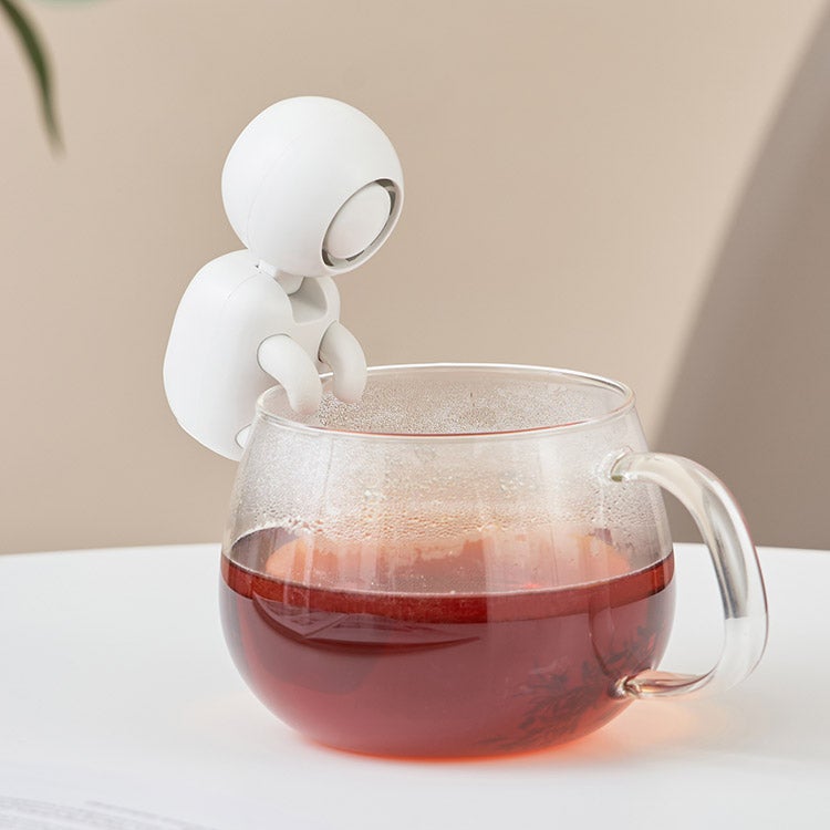 YU-REI fan head directing air towards a hot drink