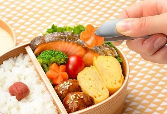 Compact size of the Leye Mini Yubisaki Fingertip Tongs