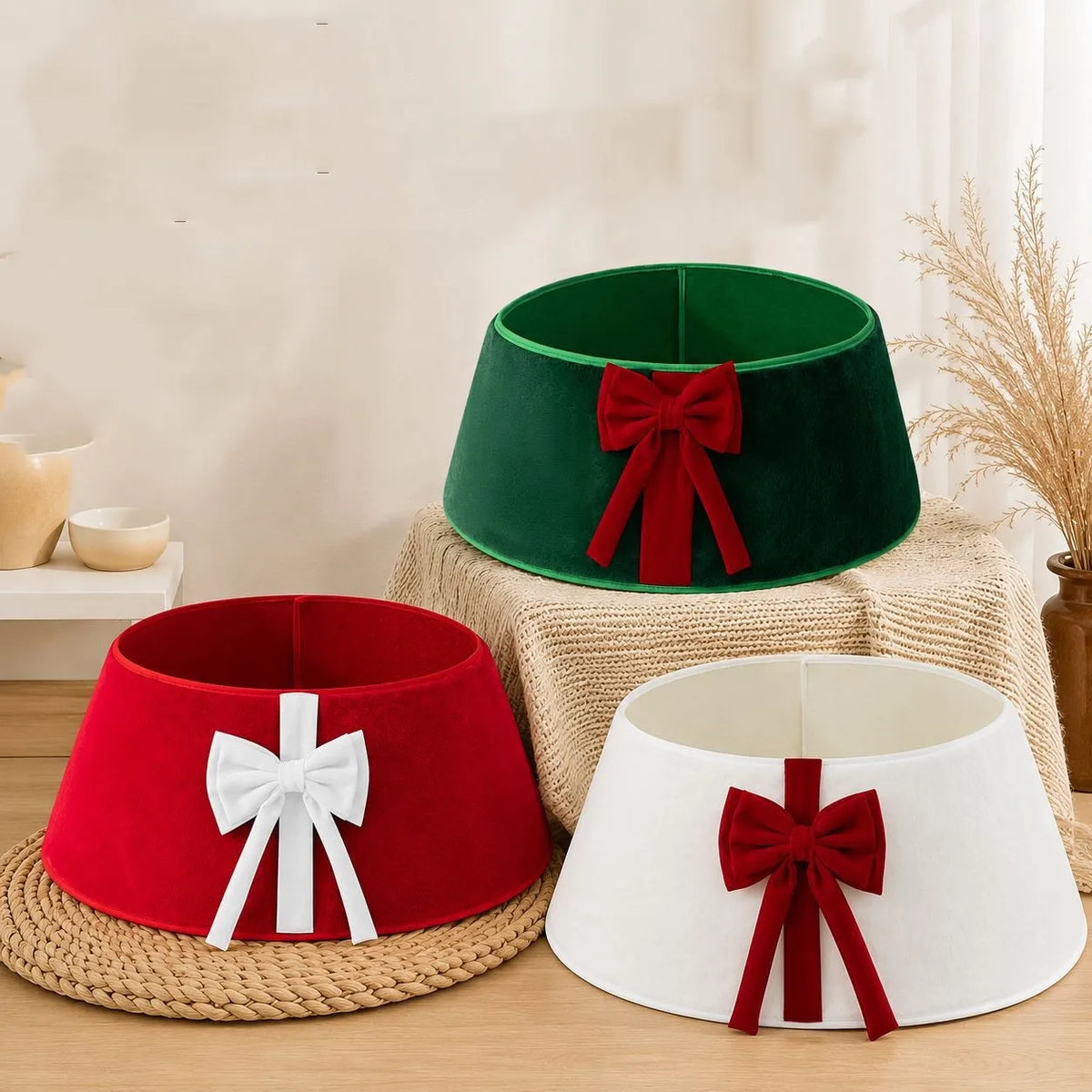 Plush Christmas Tree Skirt with Bow - 60cm - LOWZY