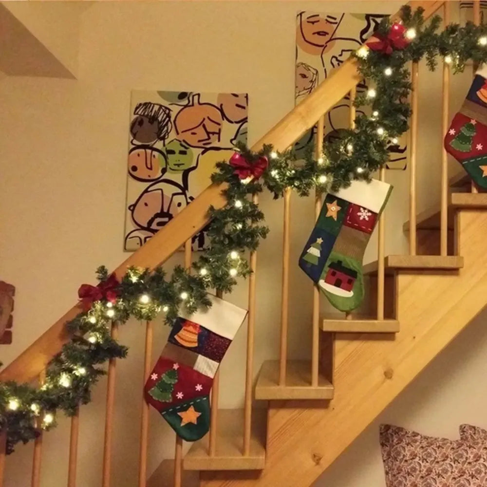 2.7m Light-Up Christmas Garland - LOWZY