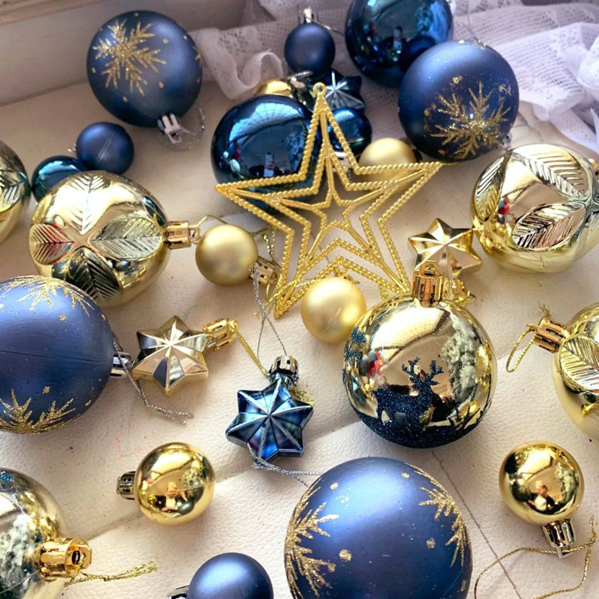 Christmas Bauble Set - Assorted Colours - LOWZY