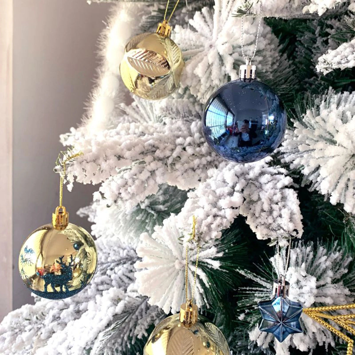 Christmas Bauble Set - Assorted Colours - LOWZY