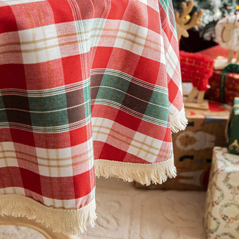 Vintage Tartan Round Christmas Tablecloth - Red white - LOWZY