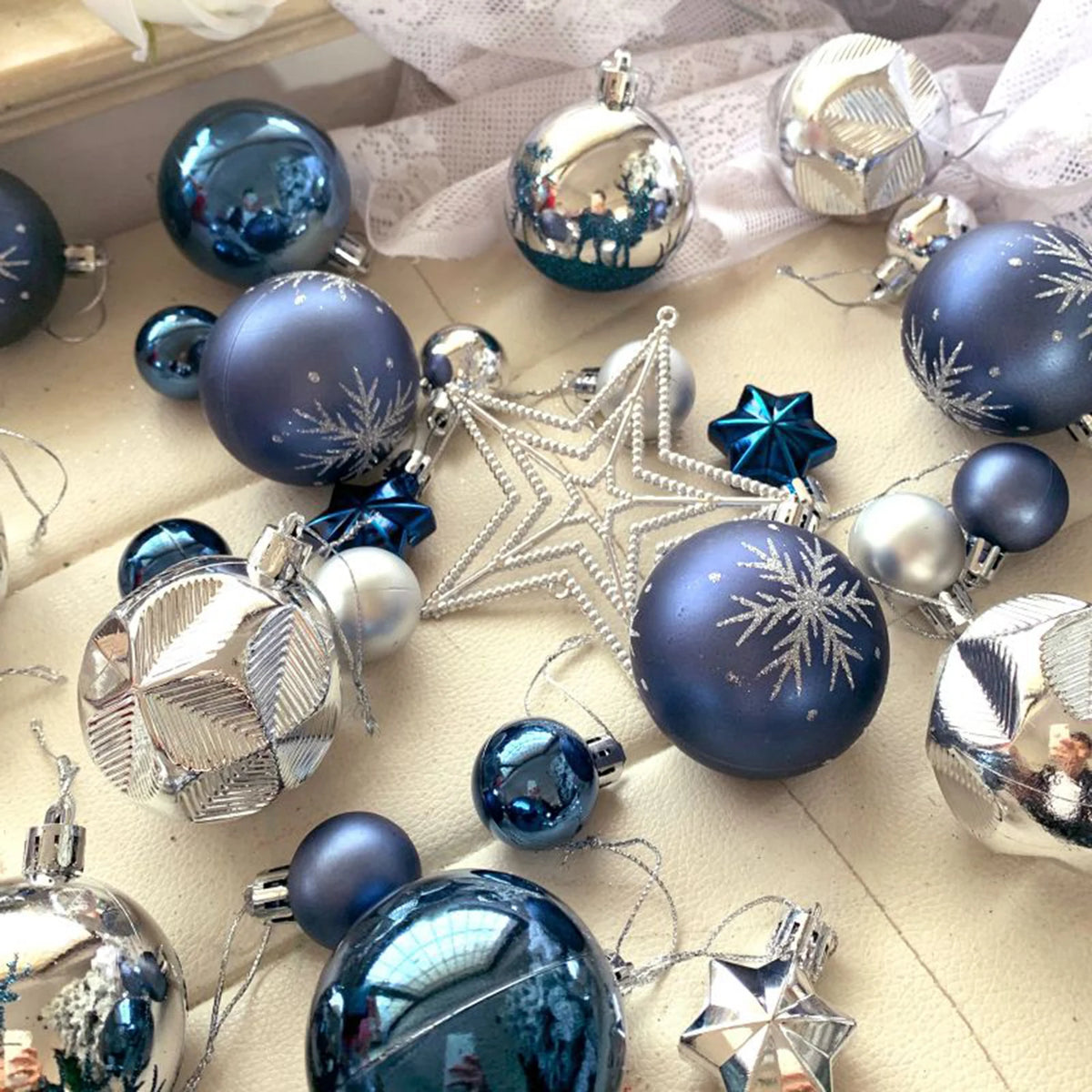 Christmas Bauble Set - Assorted Colours - LOWZY