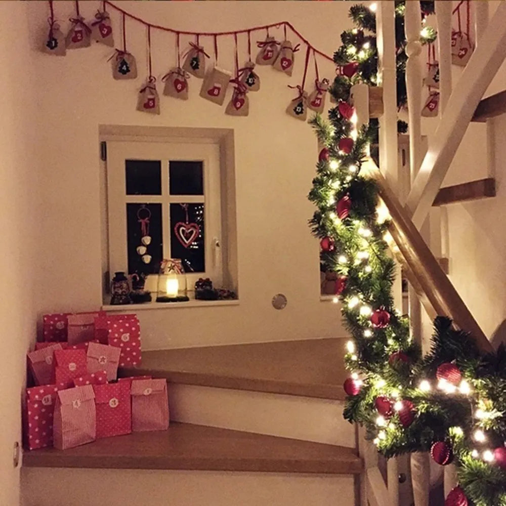 2.7m Light-Up Christmas Garland - LOWZY