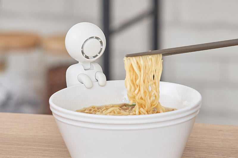 YU-REI fan cooling a hot bowl of food